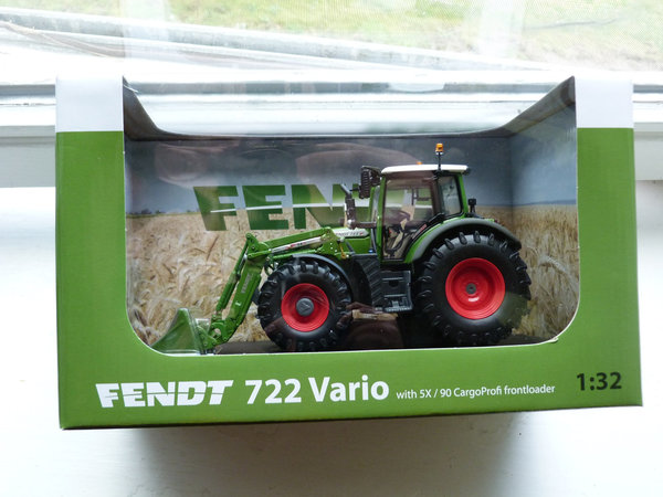 Fendt 722 Vario mit Frontlader - Nature Green