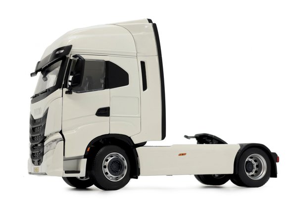 Iveco S-Way 4X2 in Weiss